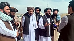 Taliban örgütü yöneticileri, Kabil Hamid Karzai Uluslararası Havalimanı'nda