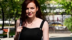 Кира Ярмыш у здания суда, где рассматривалось ее дело. 16 августа 2021 года