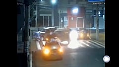 Un rehén permanece atado al techo del vehículo en Aracatuba