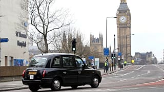 Londra'nın simgelerinden siyah taksi