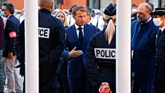 Emmanuel Macron est allé à la rencontre des policiers à Marseille