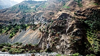 Peru'da yolcu otobüsü vadiye düştü  