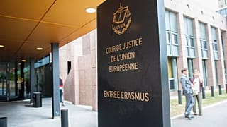 Az Európai Unió Bíróságának, a Curiának a bejárata Luxembourgban