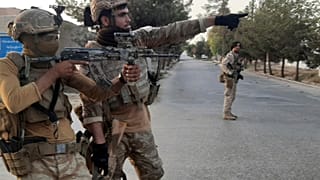 کمک نیروهای اروپایی به ارتش افغانستان در جریان نبرد با طالبان 