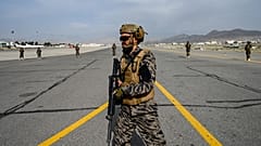 Taliban üyesi Kabil Havalimanı'nda