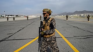 Taliban üyesi Kabil Havalimanı'nda