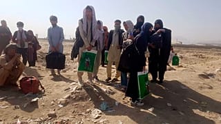 Afganistan Kadın Milli Futbol Takımının oyuncuları ve aileleri