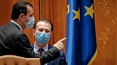 Regierungschef Florin Citu und sein Parteichef Ludovic Orban im Parlament im Dezember. Die Drei-Parteien-Koalition ist seit Ende 2020 im Amt.