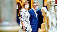 A belga királyi pár, Fülöp és Matild a Királyi Szépművészeti Múzeum kiállítását nézik Brüsszelben