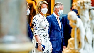 A belga királyi pár, Fülöp és Matild a Királyi Szépművészeti Múzeum kiállítását nézik Brüsszelben