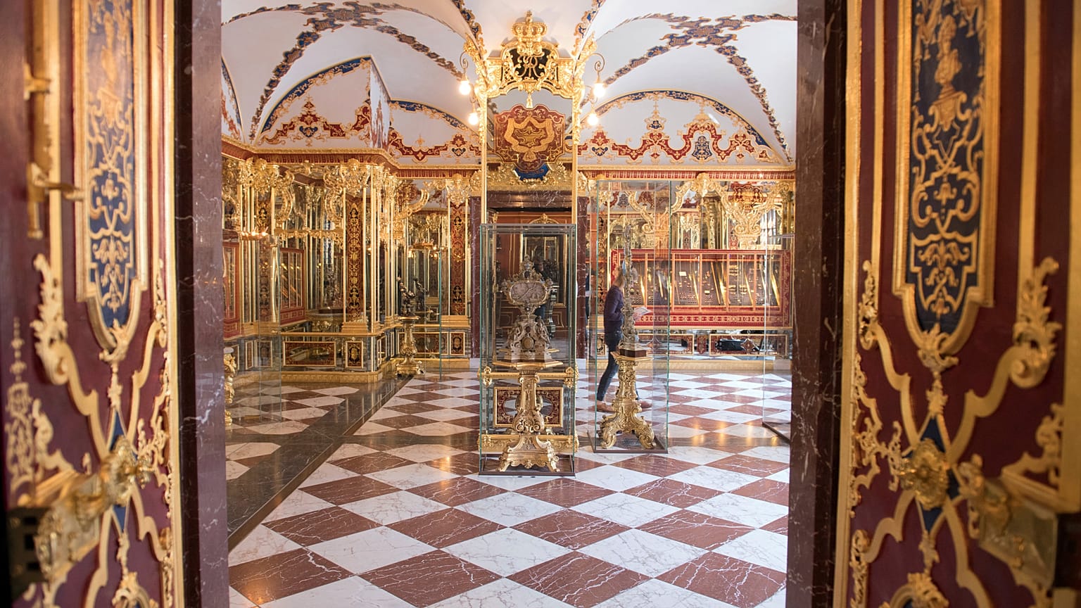 Jewellery was stolen from Dresden’s Green Vault, one of the world’s oldest museum.