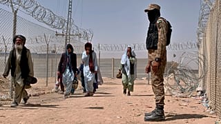 Pakistan'a kaçan Afgan sığınmacılar 