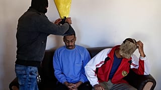  صورة تعود لـ30 مارس 2018 يظهر فيها أليكساندا آمون كوتي والشافعي الشيخ أعضاء خلية البيتلز التابعة لداعش