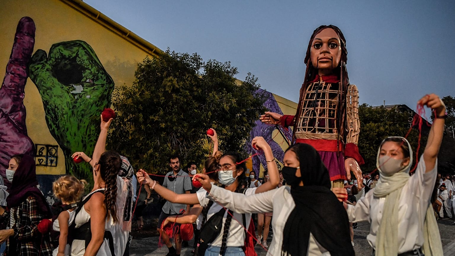 Una marioneta gigante para concienciar sobre la crisis de los refugiados