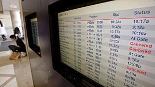 لوحة إعلانات شركة طيران دلتا الأمريكية