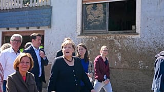 Στις κατεστραμμένες περιοχές της κοιλάδας Αρ η Μέρκελ 