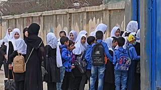 Kaboul : les enfants retournent à l'école dans des classes non mixtes