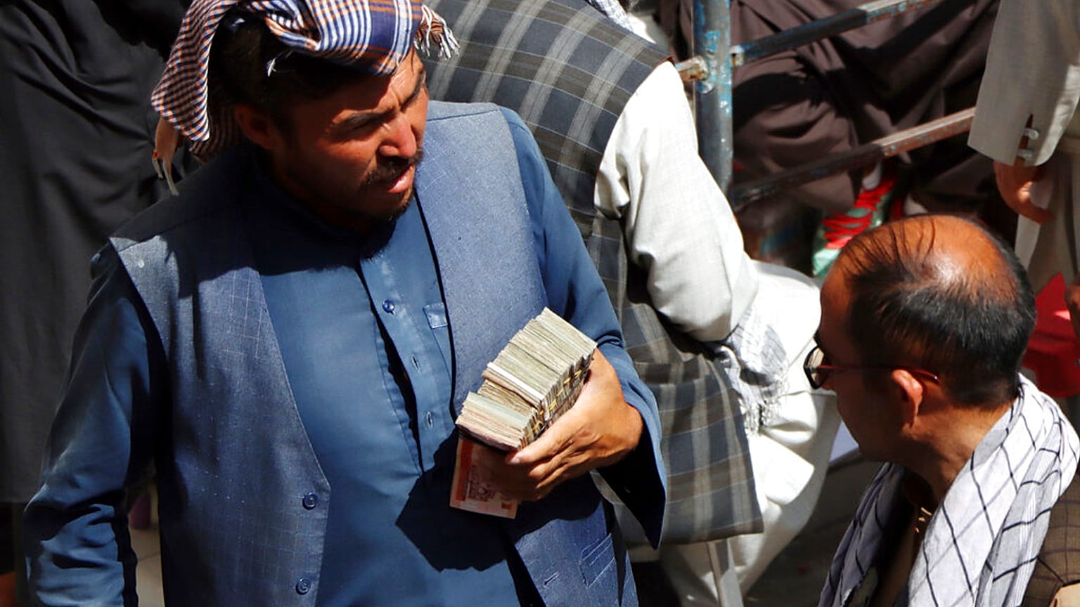 Afganistan'da kara borsada doviz değişimi