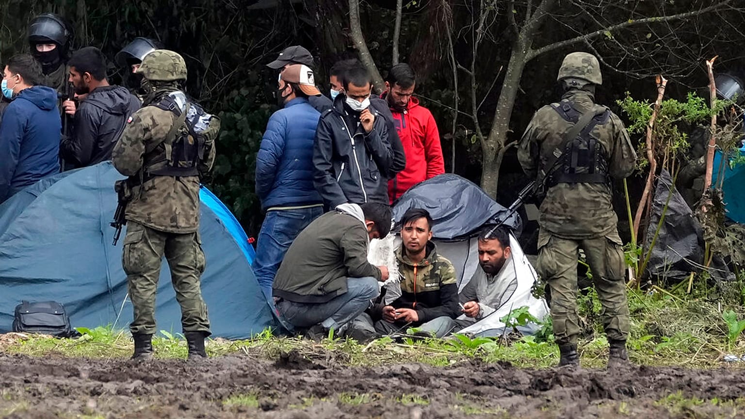 A civilek, a politikusok és az újságírók sem mehetnek a lengyel határ közelébe