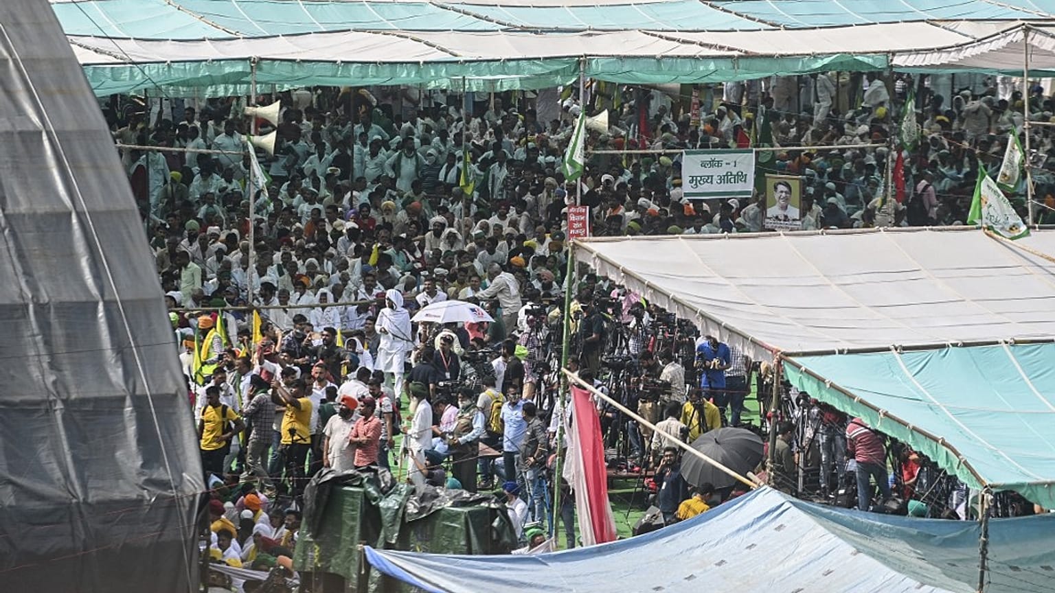Muzaffarnagar'da toplanan çiftçiler