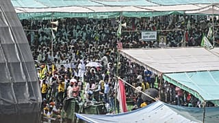 Muzaffarnagar'da toplanan çiftçiler