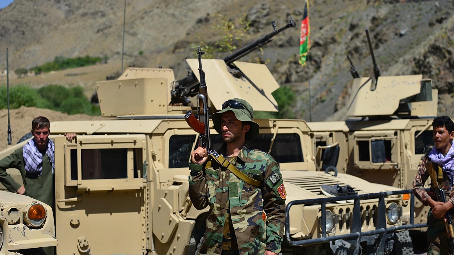 Afganistan'ın Pencşir kentinde konuşlu, Taliban karşıtı Ulusal Direniş Güçleri'ne mensup bir savaşçı