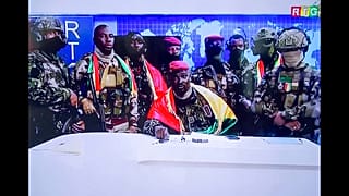 Guinée : les militaires prennent le pouvoir et décident de dissoudre la Constitution