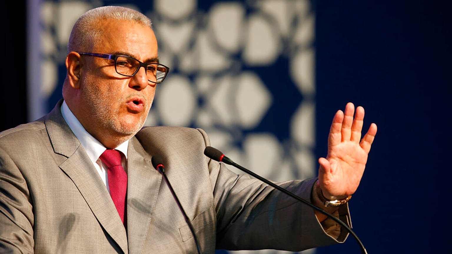 رئيس الحكومة السابق عبد الإله بنكيران خلال اجتماع انتخابي في ملعب رياضي بالرباط، المغرب، يوم الأحد 25 سبتمبر 2016