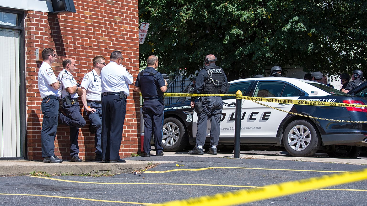 Adının Byran James Riley olduğu belirlenen 33 yaşındaki eski keskin nişancı ABD Florida'da 4 kişiyi öldürdü.