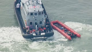 Dezenas de migrantes resgatados no Canal da Mancha
