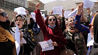 Des femmes manifestent pour défendre leurs droits sous le régime Taliban à Kaboul, le 3 septembre 2021