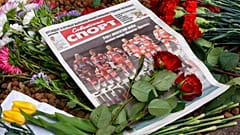 Импровизированный мемориал у посольства Чехии в Москве. Сентябрь 2011 года
