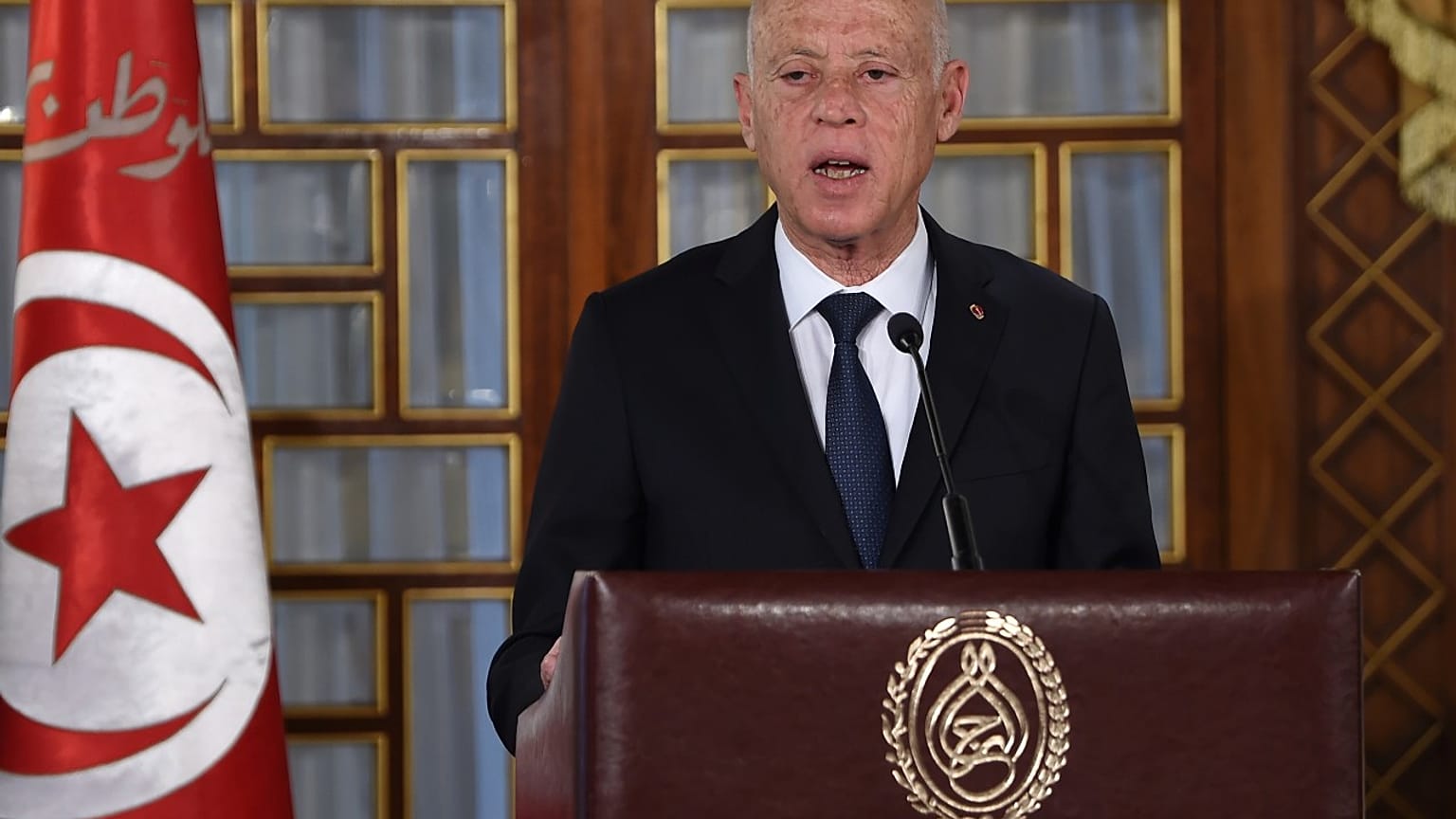 الرئيس التونسي قيس سعيد خلال كلمة في قصر قرطاج في تونس.