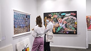 A Feira de Arte de Paris volta a ligar artistas, colecionadores e público