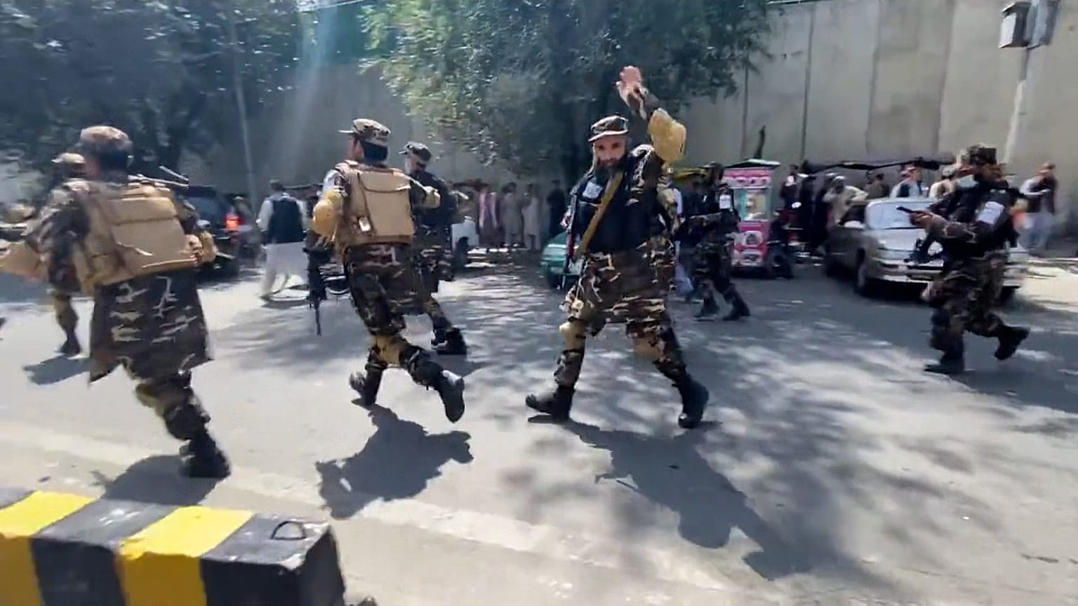 A Taliban orders the euronews camera to stop filming a few seconds before the shooting starts.