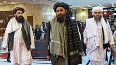 Abdul Ghani Baradar (ao centro) vai ser número dois do executivo