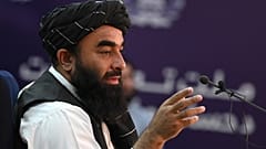 Ein Taliban-Sprecher bei der Verkündung wichtiger Posten der Interimsregierung