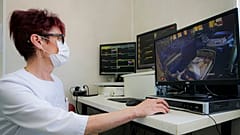 Covid-betegek monitoros megfigyelése egy román kórházban