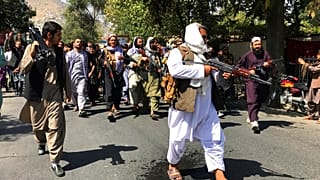 Tálib fegyveresek Kabul utcáin 2021. szeptember 7-én, a kormányalakítás bejelentésekor