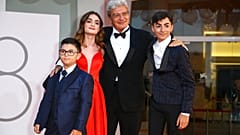Schauspielende aus dem Fiilm "Qui Rio Io" auf dem Roten Teppich in Venedig