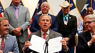Teksas Valisi Greg Abbott yeni seçim yasasını imzaladı