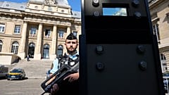 Polizist am Pariser Justizpalast