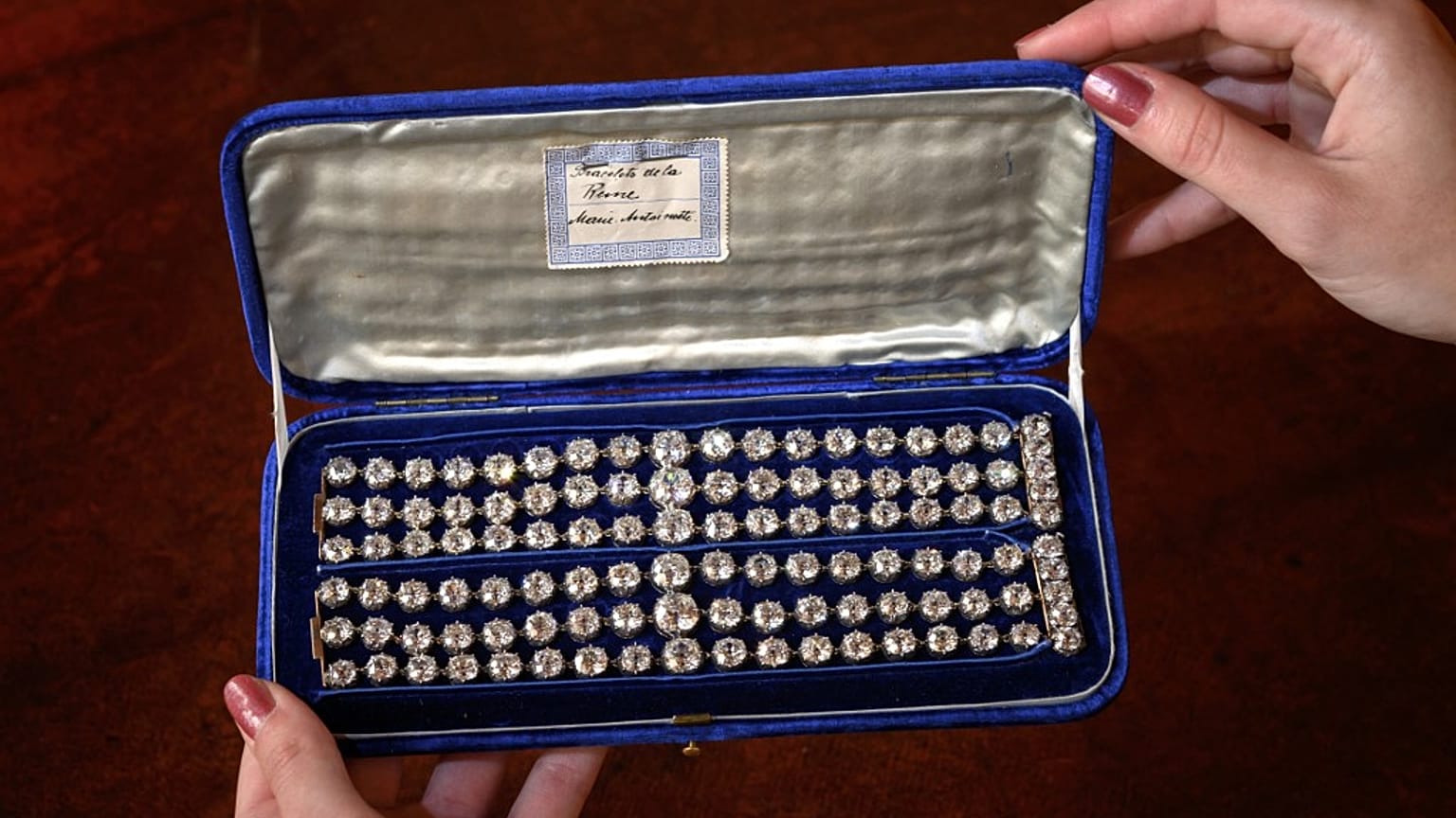 Bracelets de la reine de France Marie-Antoinette seront mis aux enchères le 9 novembre prochain, Genève, 8/09/2021
