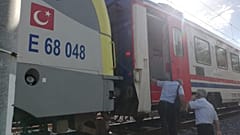 Tuzla'da duramayan tren, istasyonda bekleyen başka bir trene arkadan çarptı 