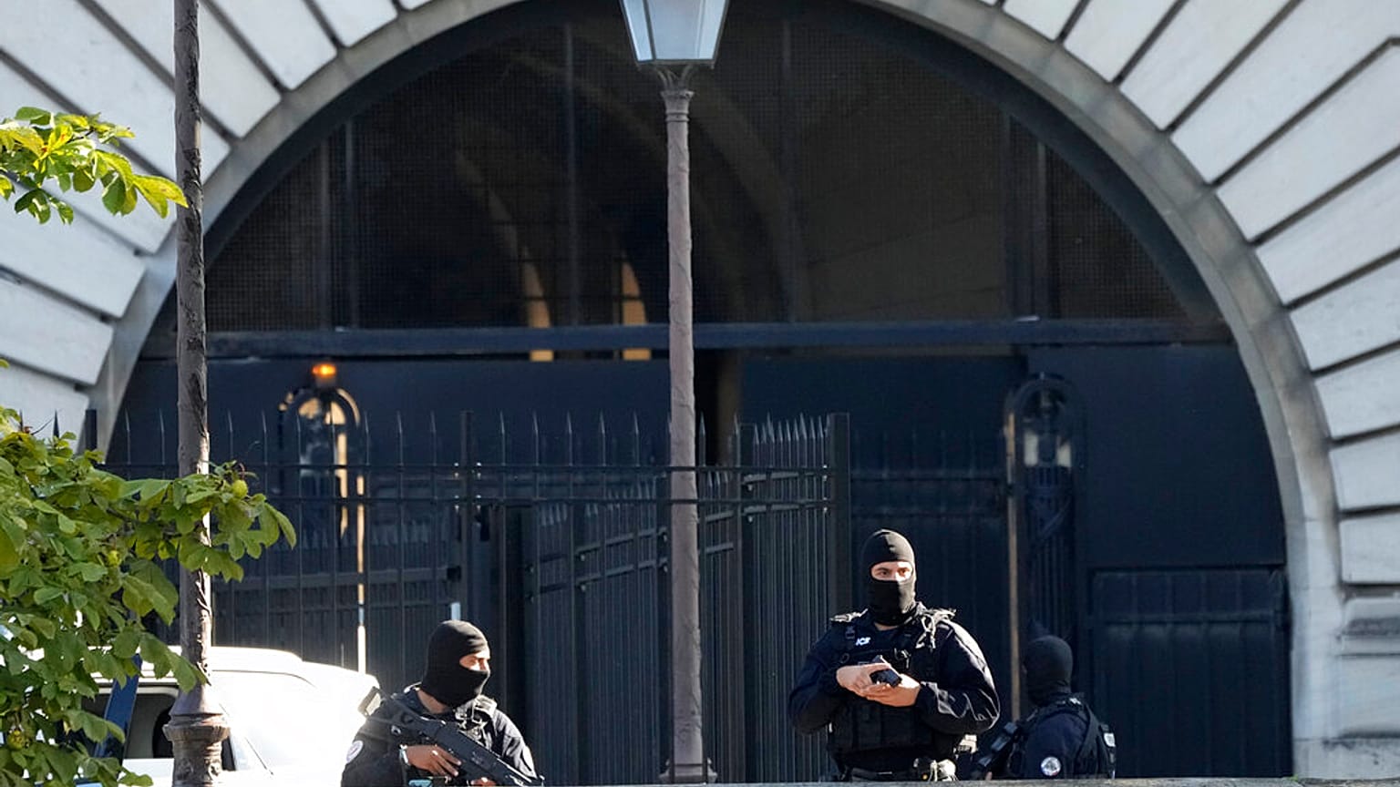 Bataclan-Prozess: Angeklagter Abdeslam (31) erscheint vor Gericht in Paris