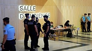 Sécurité renforcée à l'entrée de la salle d'audience où se déroule le procès des attentats du 13-Novembre / Paris, le 08/09/2021