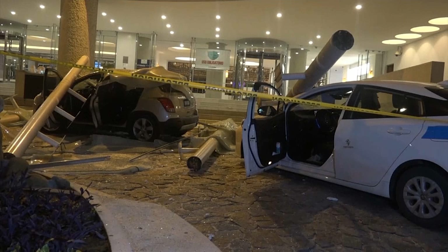 Se produjeron caídas de material y cristales en los hoteles de Acapulco