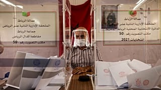 مكتب تصويت في الانتخابات البرلمانية والمحلية بالرباط في المغرب.