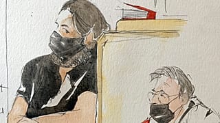 Croquis de l'audience, le 8 septembre 2021 à Paris. À gauche, le principal accusé, Salah Abdeslam. À droite, le président de la cour, Jean-Louis Peries