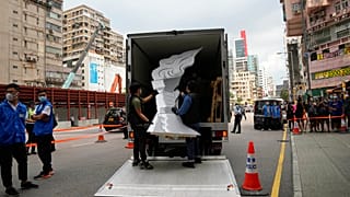 Гонконг: полиция вывезла экспонаты